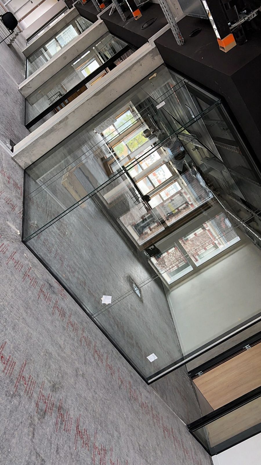 Menuiserie, agencement et panneaux acoustiques réalisés par CBI — photo 2